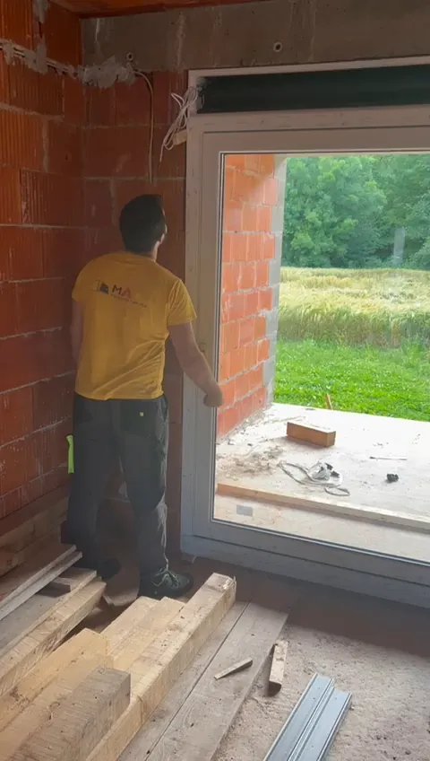 Video — montaža klizne stijene